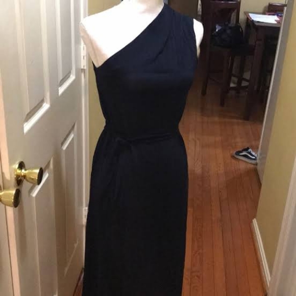 H&M Dresses & Skirts - H&M One Shoulder Dress in Jersey Stretch